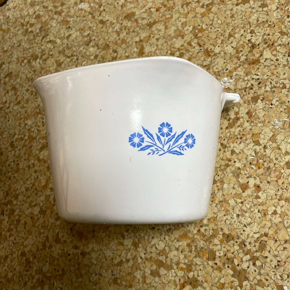 Vintage corning 1 quart sauce maker, blue flowers, spatching scratche